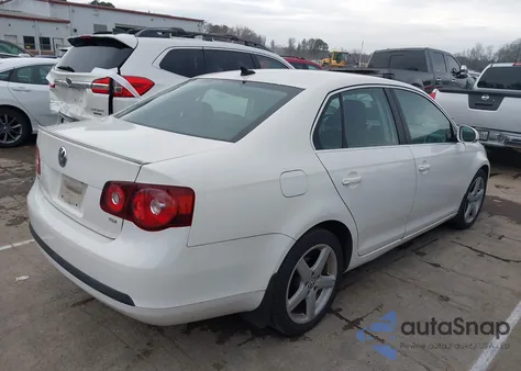 2010 Volkswagen Jetta Tdi z USA, uszkodzony, nr VIN 3VWRL7AJXAM038300